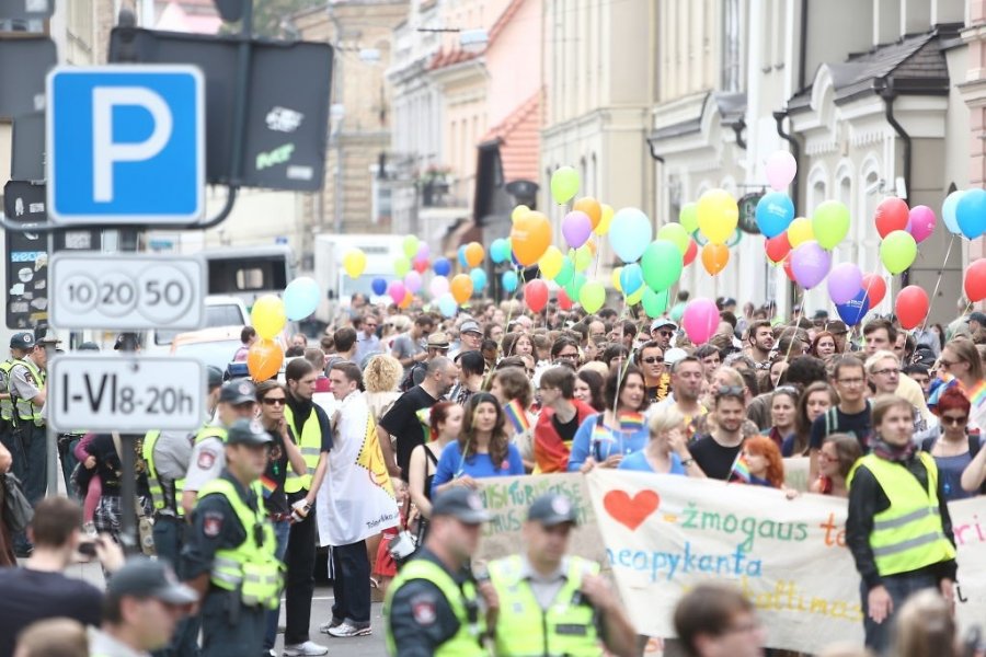 Гей-парад — это не событие, от лицезрения которого краем глаза у тебя внезапно и необратимо поменяется&nbsp;ориентация