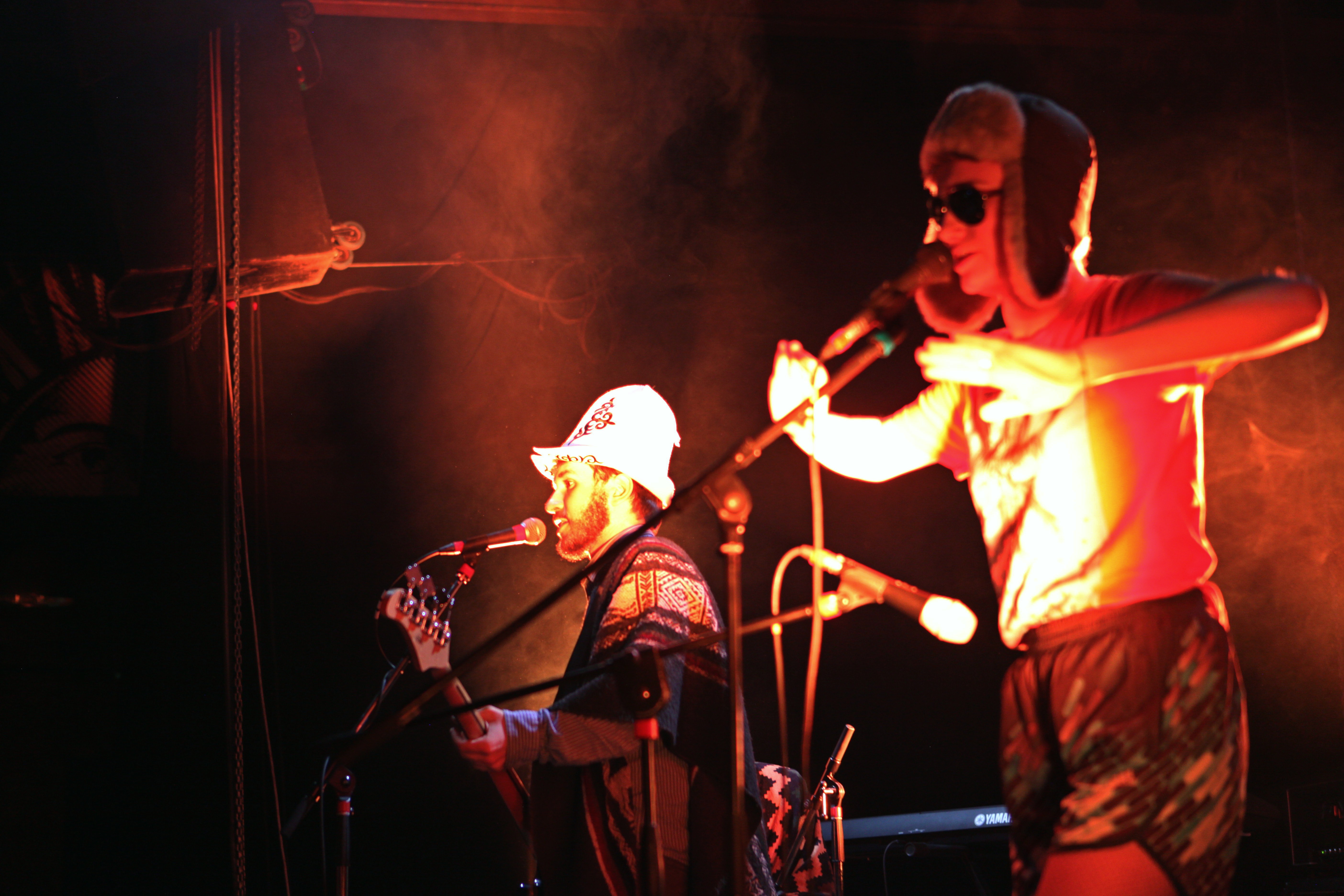 Нет времени объяснять, пой!