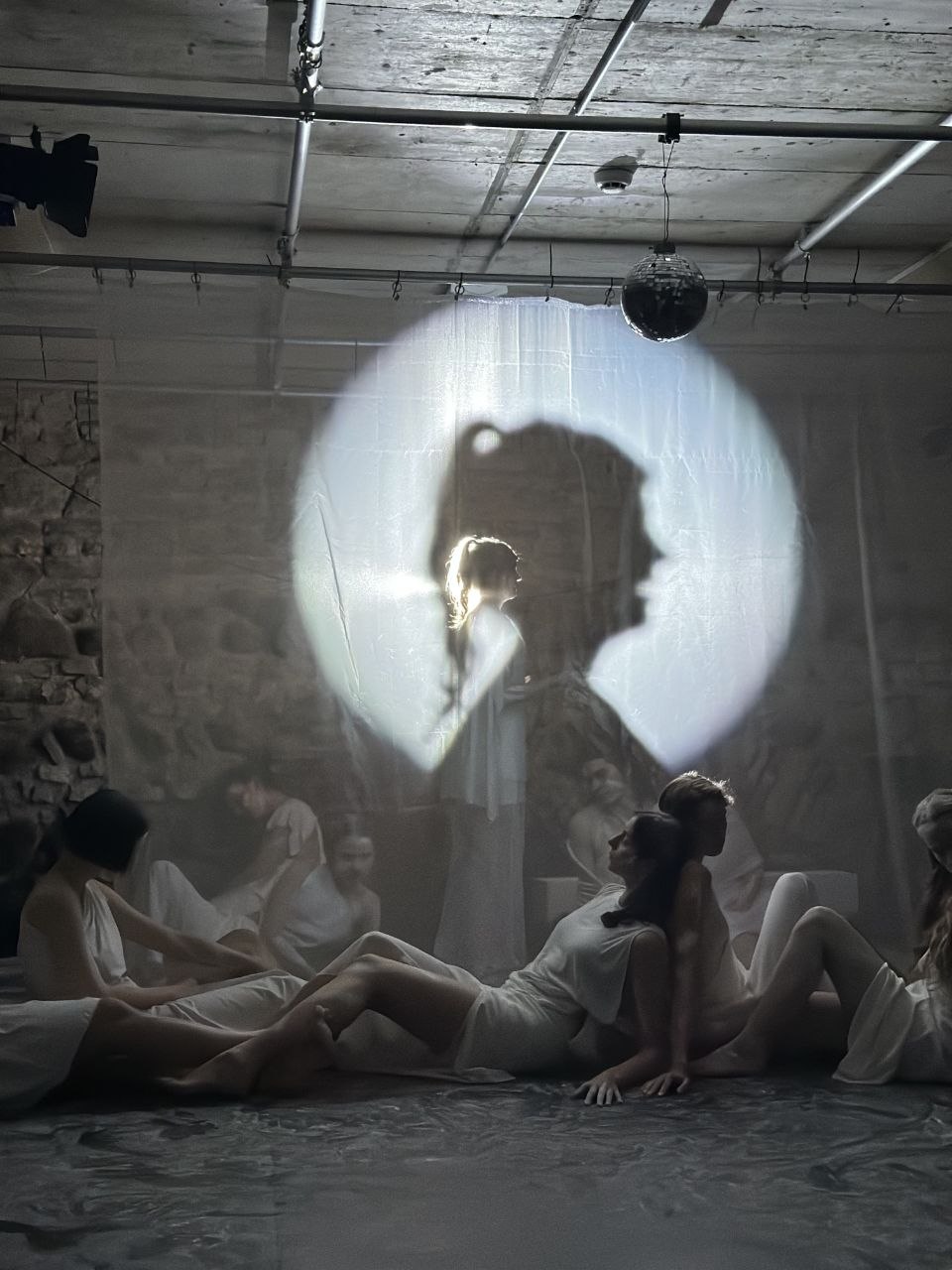 «Идя за красотой, он выбрался из ада». Интервью со студенткой четвертого курса театра